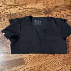 Figs Casma Three-Pocket Scrub Top in black, women’s XS